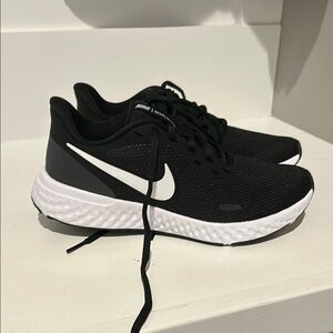 New no box Nike revolution 5